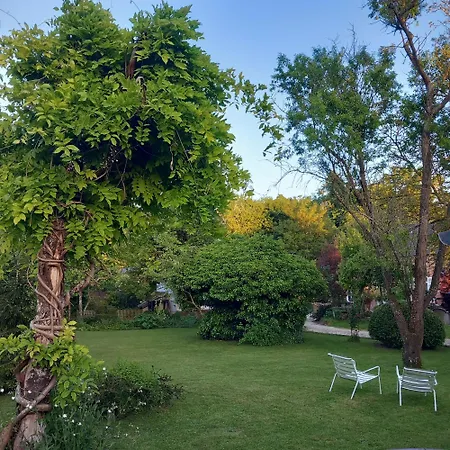Laclos Des Champs Bed & Breakfast