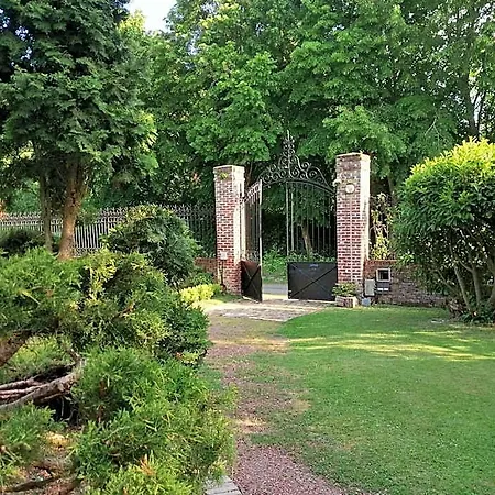 Laclos Des Champs Bed and Breakfast