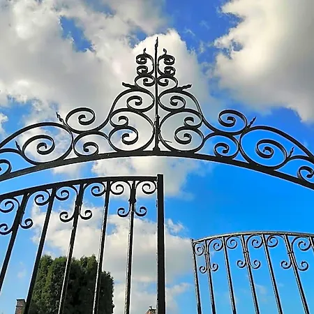 Laclos Des Champs Bed and Breakfast