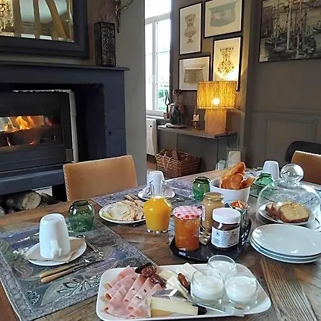 Laclos Des Champs Bed and Breakfast